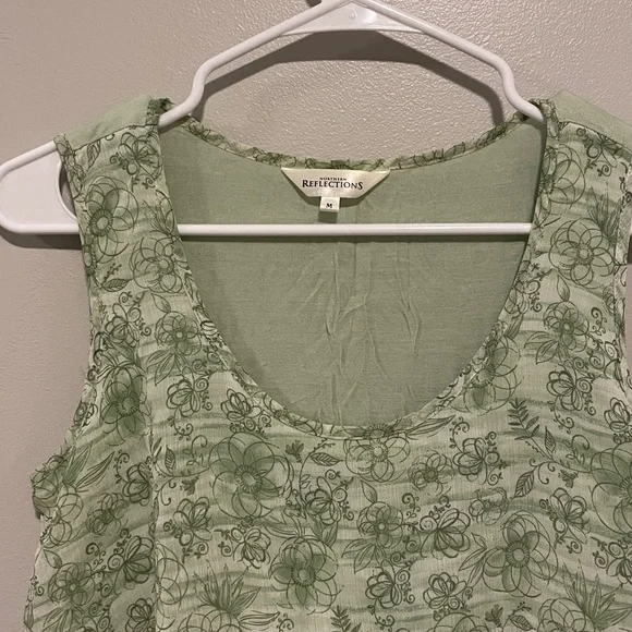 Northern Reflections Green Floral Ruffle Tank Top - Picture 3 of 6
